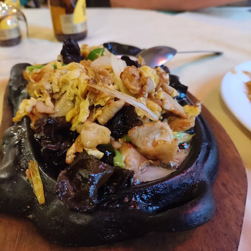 Porc Omlette Sur Une Planche